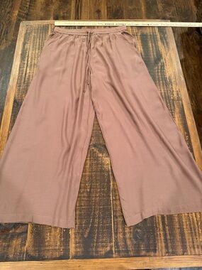 Wide-Leg Drawstring Pants in Dusty Brown